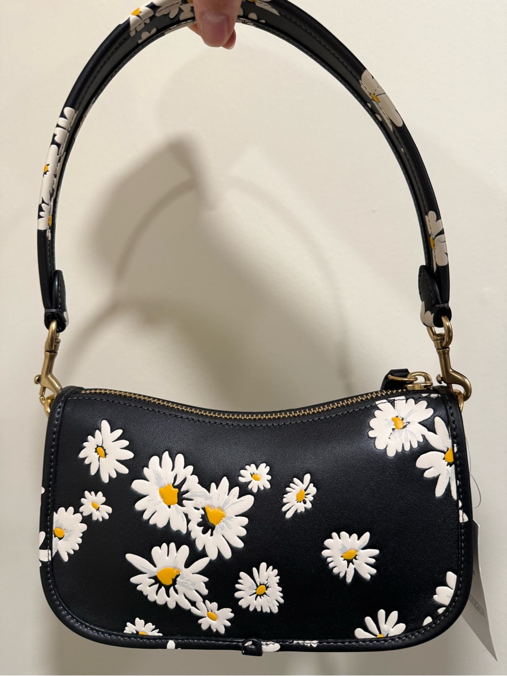 Coach Swinger Bag 20
With Floral Print - Picture 4 of 5